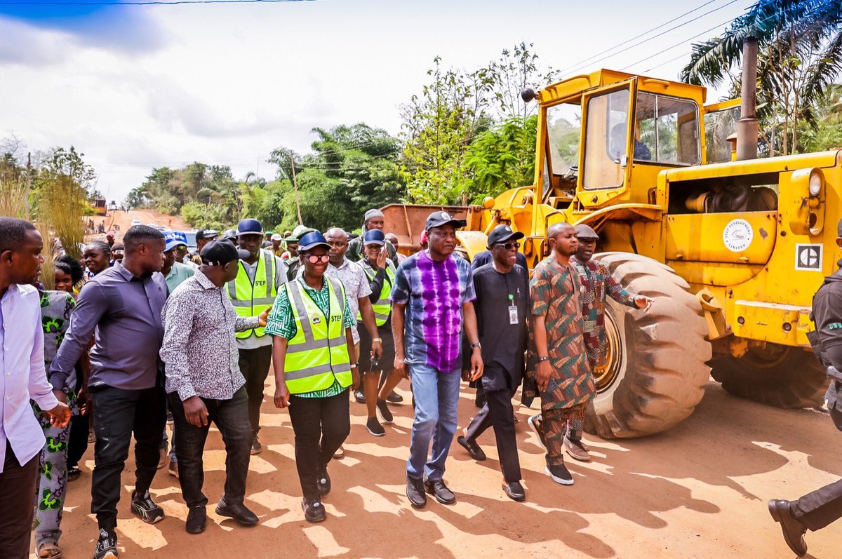 As part of my engagements today, I inspected some of the ongoing road projects in different parts of the state to have an on-the-spot assessment of work done by the contractors. I stressed the need for the contractors to adhere to the terms of their contract regarding quality and…