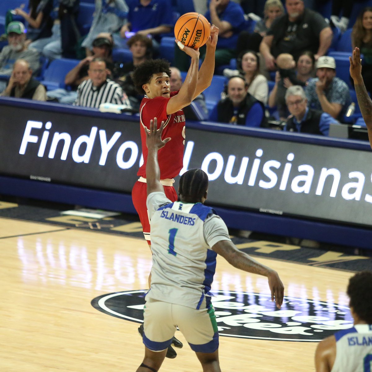 Nicholls_MBB's tweet photo. Let’s do it again 

#boogieball #geauxcolonels https://t.co/cuOcv1YhIw