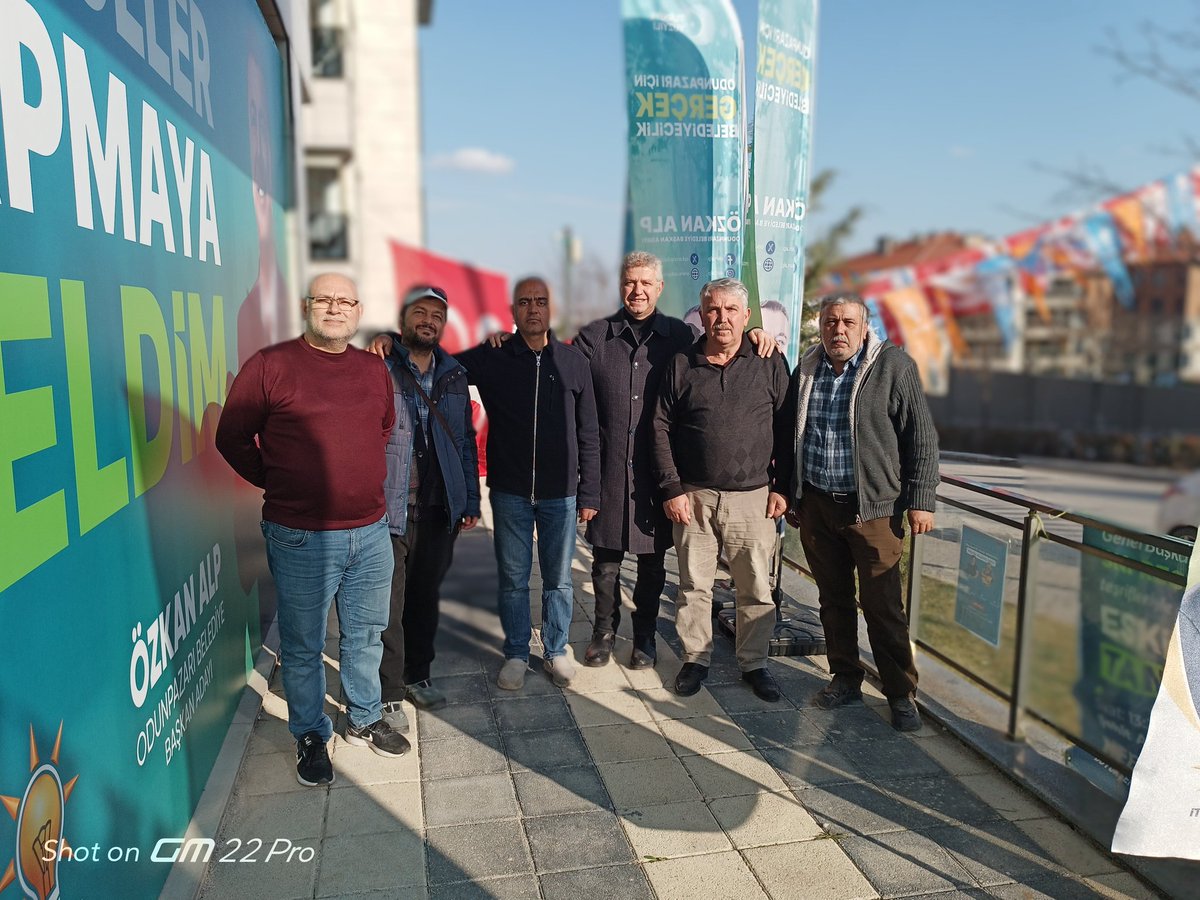 Ihlamurkent mahallesi seçim irtibat bürosunu ziyaret ederek mahalle başkanımızla sohbet ettik.ihtiyaç sahibi aileleri de birlikte ziyaret ettik