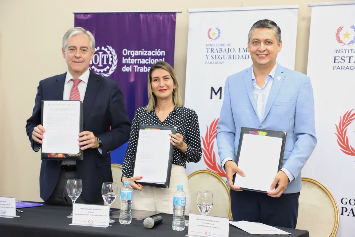 MTESS_PY's tweet image. #Paraguay implementará el Sistema de Información del Mercado Laboral #SIMEL 🙌🏻📊

Tras la firma de un acuerdo interinstitucional con el @INE_Paraguay y la @OITconosur, Paraguay da los primeros pasos para la implementación del Sistema de Información del Mercado Laboral #SIMEL. Se