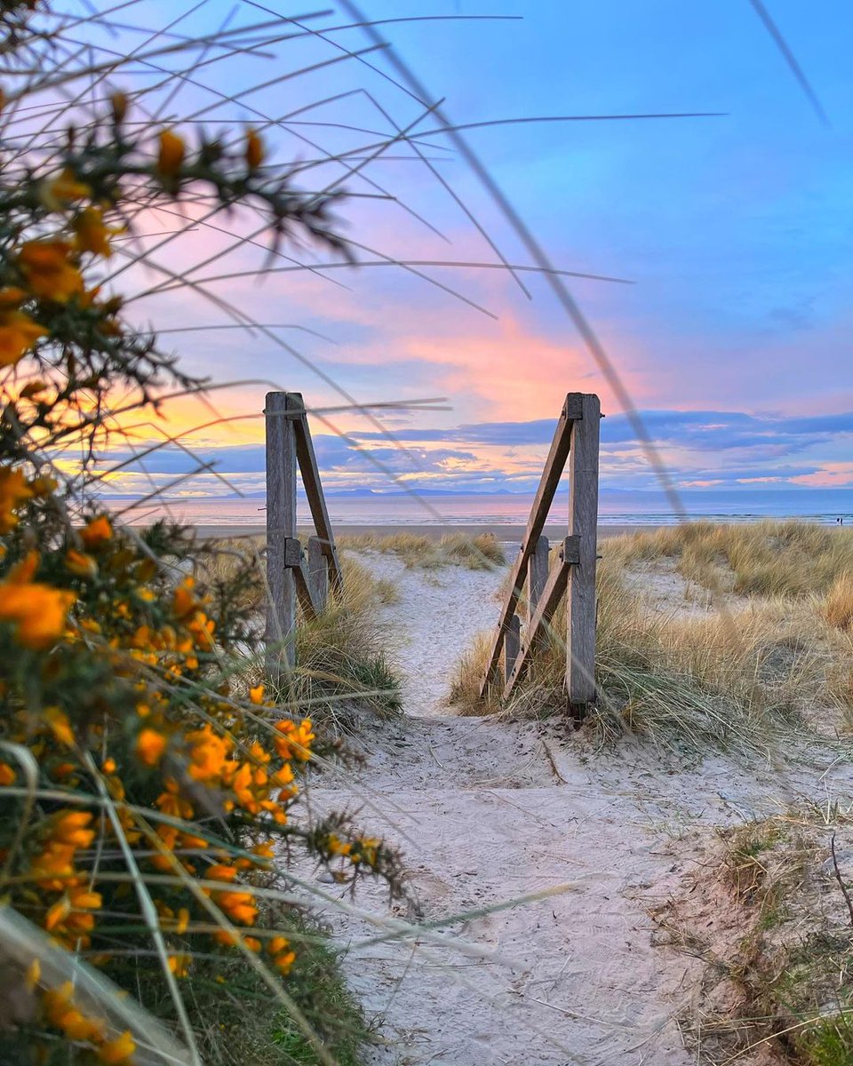 What better place to enjoy a peaceful stroll than #Findhorn Beach 😍👣 Who wishes they could be here right now?! 🙋

📍 @MoraySpeyside 📷 IG/alittlebitofclaire #ScotlandIsCalling