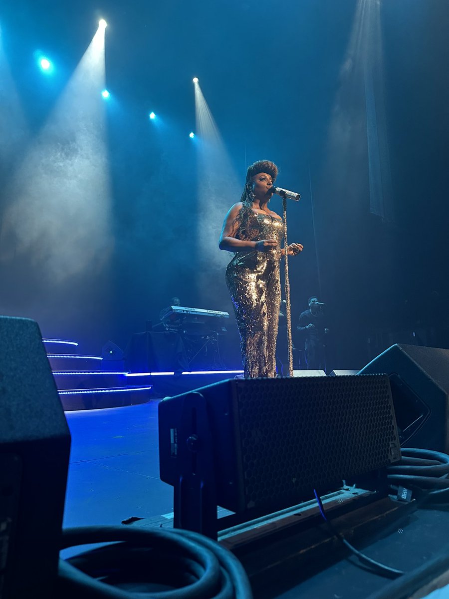 soundslikebee's tweet photo. @ledisi @The_Wilbur last night was surreal. If you haven’t, please go see the #GoodLifeTour and get cho whole life togethuh! Sis was SANGING. AND DO! 👏🏾👏🏾👏🏾👏🏾👏🏾👏🏾😩🙌🏾🫶🏾🤎 https://t.co/ZXHbEraY8E