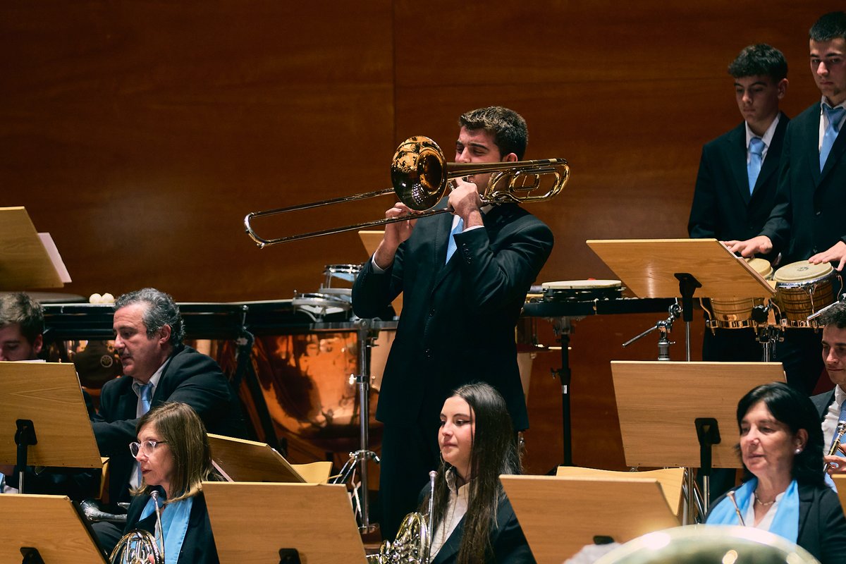 bandadelleida's tweet image. Solistes 🥰
.
.
.
.
#musics #musicsdelaBML #lleida #orgull #music #musicians #lleida @auditoriegranados @cultura_lleida #lleidatanament #auditori #festa #fiesta #concert #març #2024 #clarinet #saxo #flauta #trombo #oboe #horn #contrabaix #saxobaritono #picoftheday #fembanda