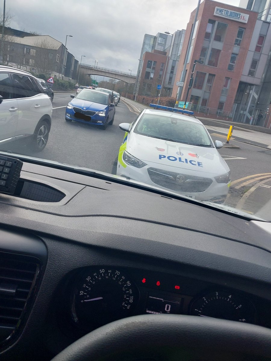 Arrest | Officers patrolling the #SellyOak area came across 4 males, some of which where wearing balaclavas. 

Upon subsequent #StopSearch one of the males, aged 16, was found in possession of a combat knife in his waistband!

#LifeOrKnife
#TalkToYourChildren