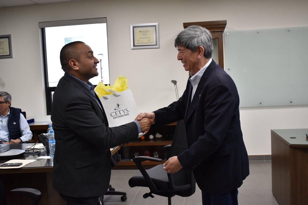 El Dr. Fernando León García, Rector del Sistema CETYS Universidad y el Lic. Luis Alberto Hernández Morales, Consejero Presidente del <a href="/IEE_BC/">IEE Baja California</a>, encabezaron una reunión de acercamiento entre ambas instituciones, en el marco del programa Ciudadanía Democrática.