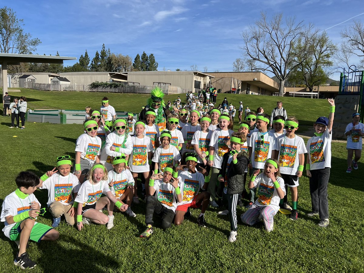 BESTigersOPUSD's tweet photo. Thanks PTA, Volunteers, Staff &amp; Donors who made today’s JogAThon EXTRAORDINARY! Thanks @karaschertz #nikeshoes for donating Nike’s to help us run laps in style.  #opshares https://t.co/II2ZXznMST