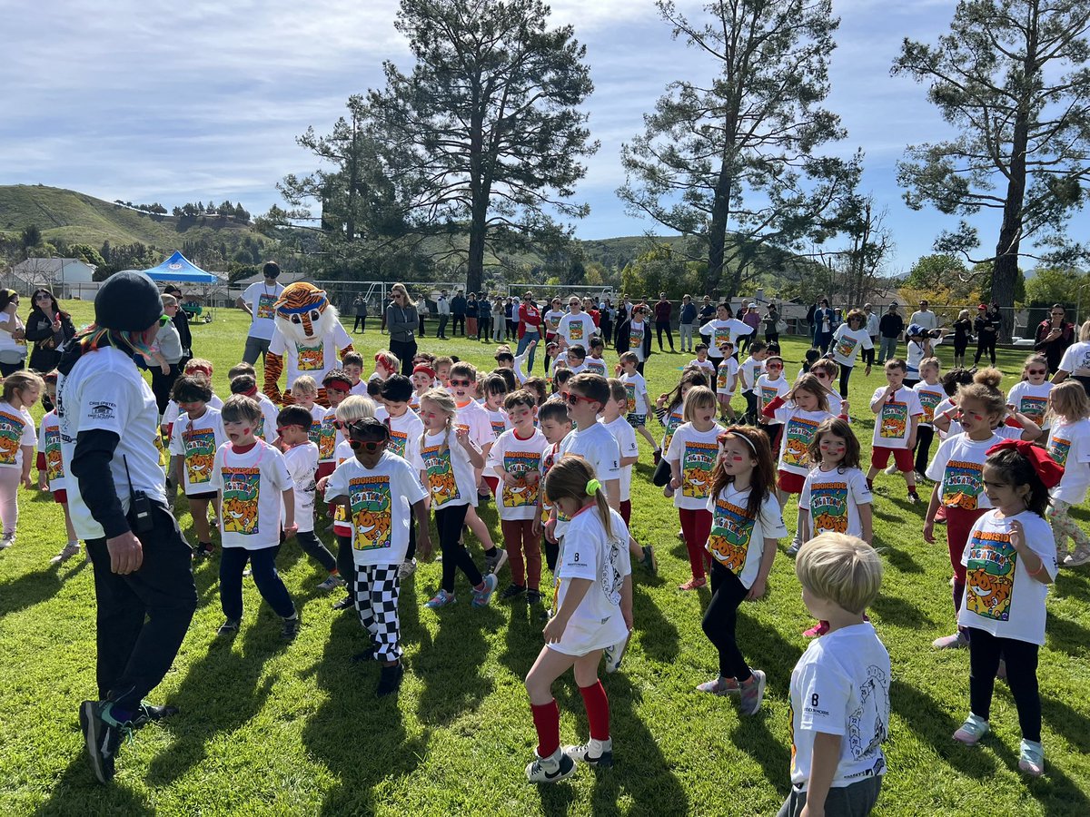 BESTigersOPUSD's tweet photo. Thanks PTA, Volunteers, Staff &amp; Donors who made today’s JogAThon EXTRAORDINARY! Thanks @karaschertz #nikeshoes for donating Nike’s to help us run laps in style.  #opshares https://t.co/II2ZXznMST