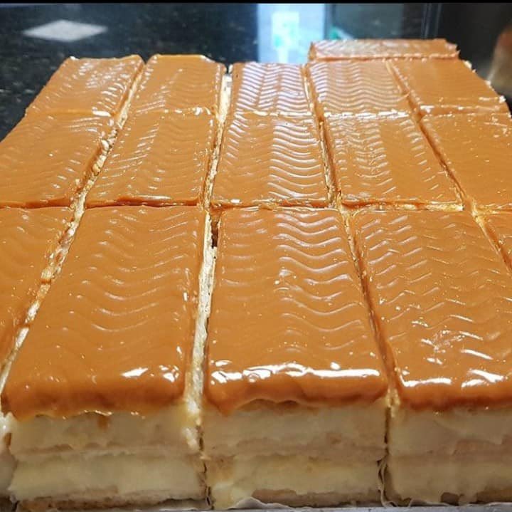 sorasince2002's tweet photo. vendo mi alma por una bandeja de  milhojas https://t.co/fX5sBYsRdE
