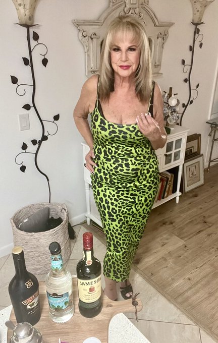 Getting ready for St. Patrick's Day! https://t.co/eUSrG9vupL