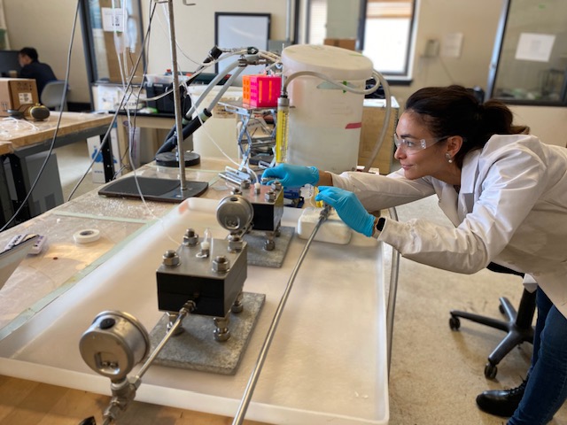 YaleEngineering's tweet image. Specially made membranes can filter impurities from water. But what about what’s left over? Martina Del Cerro, a Ph.D. candidate in @TheElimelechLab, develops new ways to clean the rejected “hyper-saline” water. #EngineeringInAction #planetarysolutions #YaleEngineeringWhatsNext