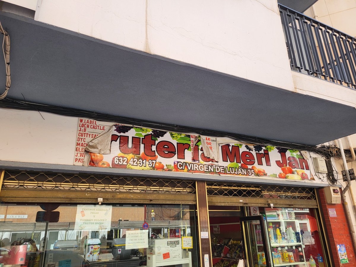 angar1977's tweet photo. @rancio, mira lo que aparece debajo del cartel de la frutería que se está cayendo... un poquito de arqueología popular sevilla https://t.co/yPDQ4KpVwJ