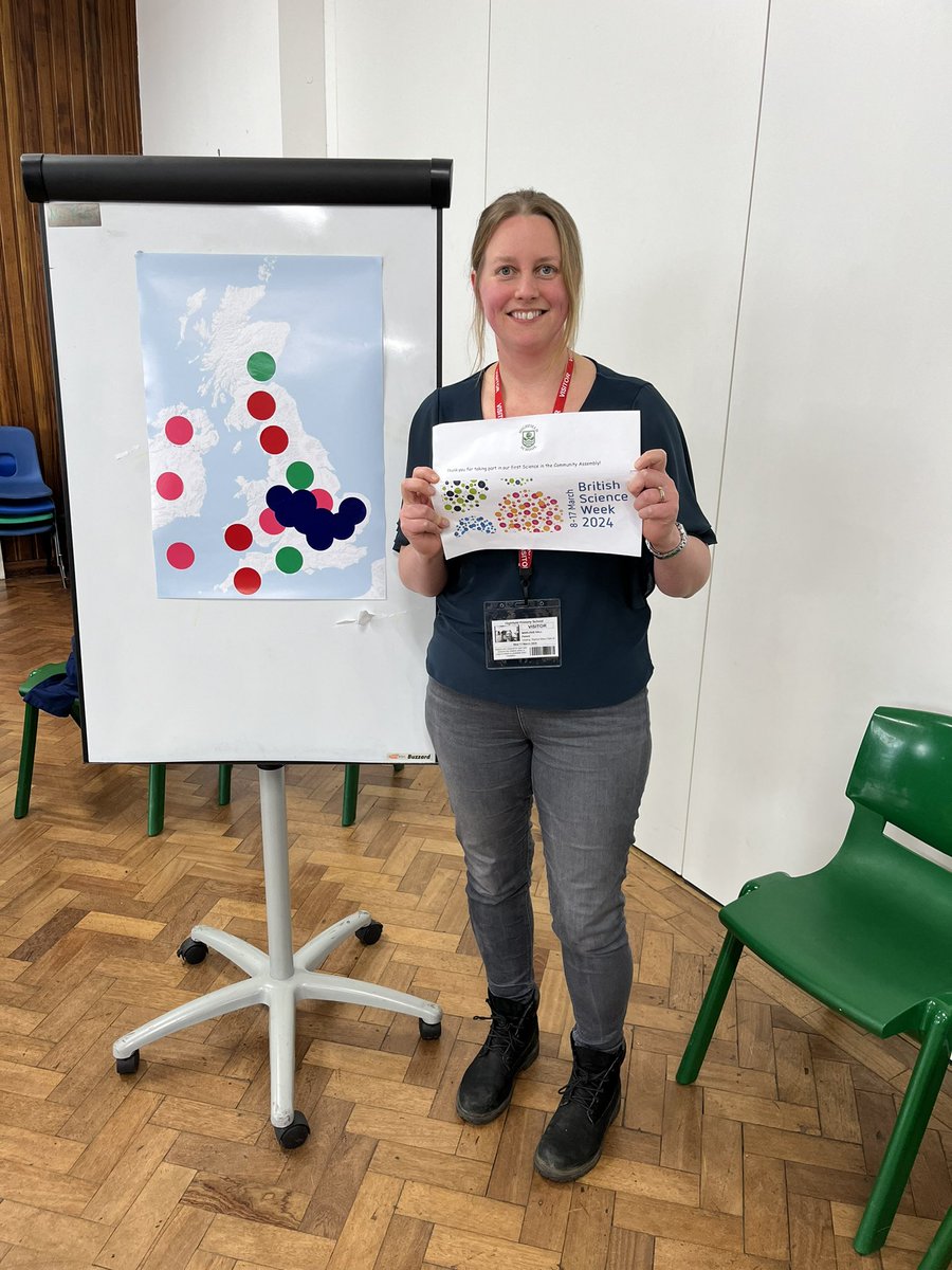 Today myself and @BadgerBrhall spoke to 360 children at Robyn’s primary school about our jobs in Science - it was terrifying to say the least but we did it , got great feedback, lots of smiles and claps and best of all we made Robyn proud 💖🤓