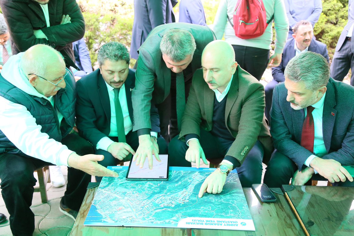 Bakanımız Sn. Adil Karaismailoğlu, taksici esnaflarımızla ve Yomralı hemşehrilerimizle bir araya gelerek Gerçek Belediyecilik vizyonuyla planlanan büyük projeleri aktardı.

Şehrimiz büyüyecek, Türkiye büyüyecek.

#HazırızKararlıyız🇹🇷