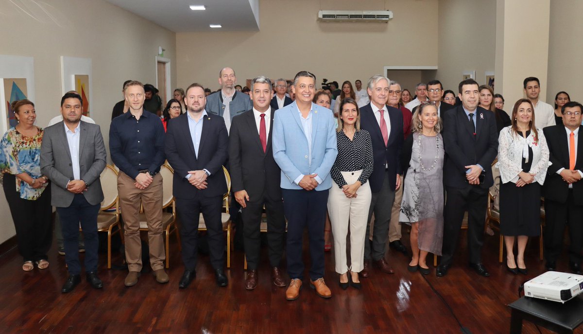 josecogliolo's tweet image. Paraguay implementará el  "Sistema de Información del Mercado Laboral" #SIMEL
Acompañamos a la Ministra del @MTESS_PY @monicarecalded, el director del @INE_Paraguay @ivanojedapy y al director de OIT para el cono sur de América Latina, @FabioBertranou para la firma de convenio.