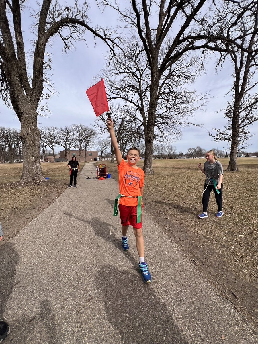 ThorsonDustin's tweet photo. Loving this weather for outside PE! Capture the flag today! @OwatonnaLincoln @Owatonna761 https://t.co/RCwdsyOS3i