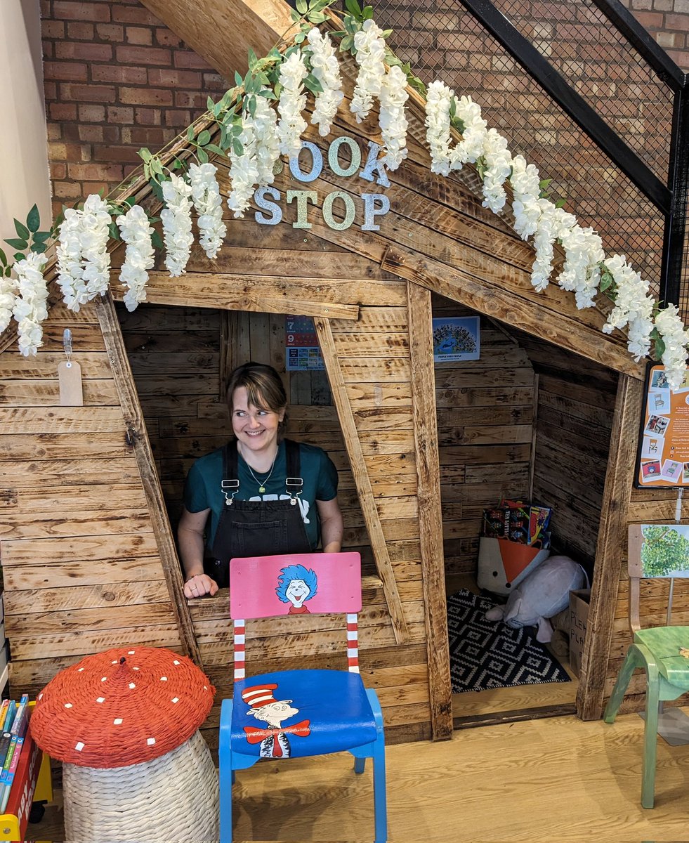 I had a lovely day visiting schools in St Helen's today, talking about #theaccidentaldiaryofbug and #thedaymydoggotfamous courtesy of the wonderful community bookshop @StHBookStop - check it out if you're in the area. 📚😍 There's a lovely cafe and this cute reading nook too! 😊