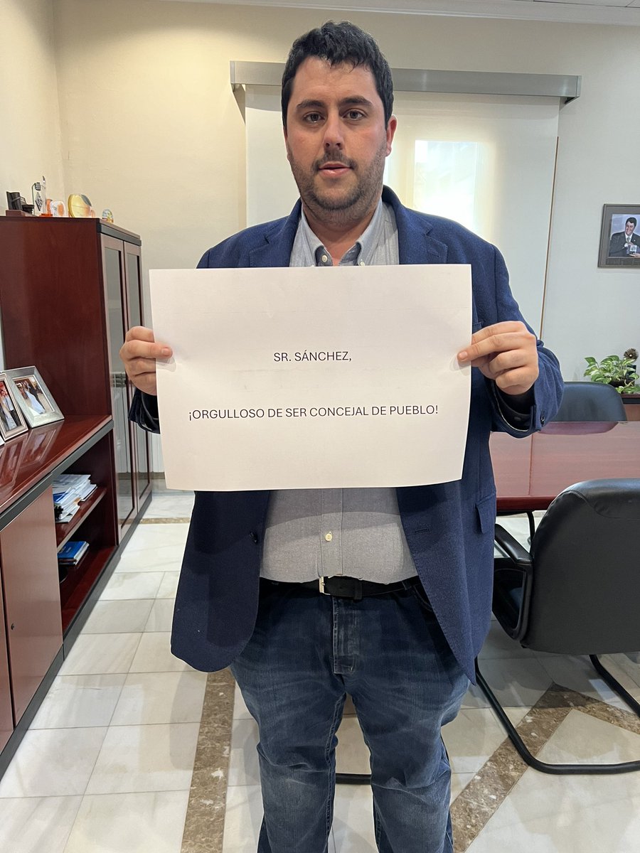 davgarciaperez's tweet photo. Señor @sanchezcastejon , muy orgulloso de ser concejal de pueblo. 
Muy desacertado su comentario de hoy en el Congreso. Retírelo y pida disculpas. @UMunicipalista https://t.co/RQUC5WTyjc