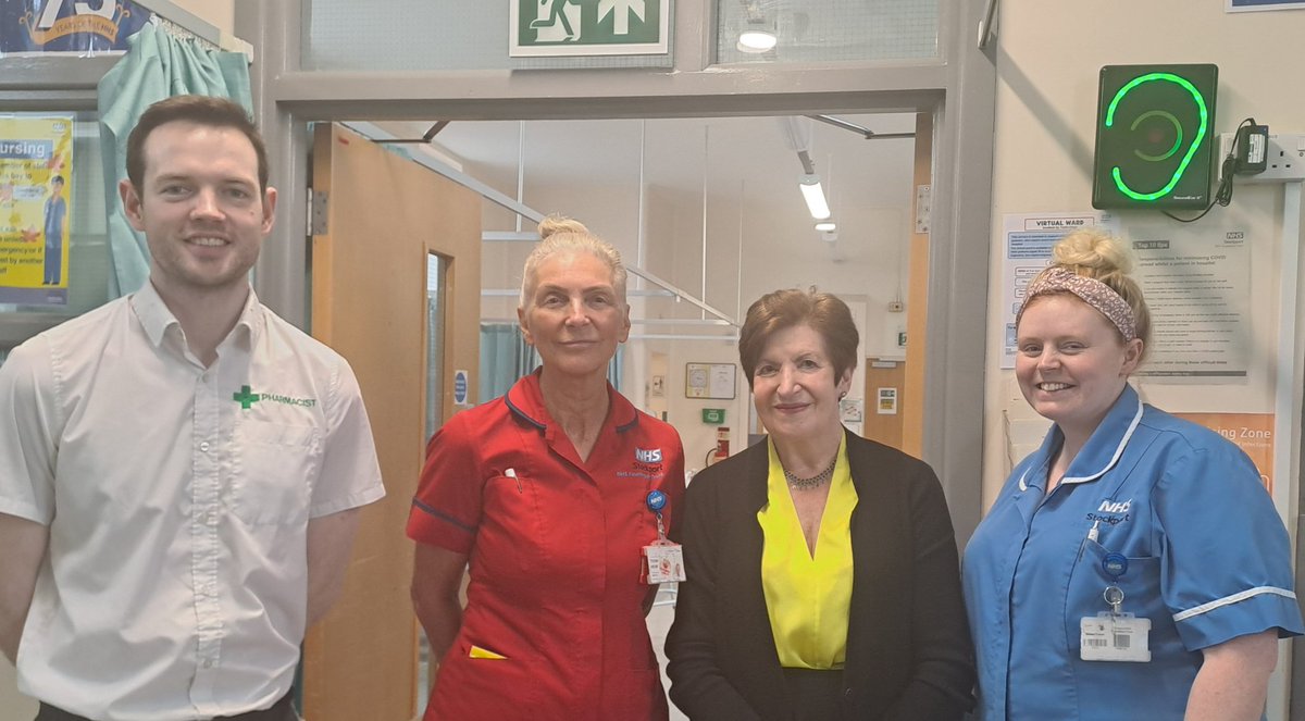 Nice Walkabout Wednesday visit to @StockportNHS Ward B5 with non-exec Director @BFraenkel Lovely to see how they the support #DressedIsBest initiative for our patients @HazelE6Byron @mcquakee @rchamoto @MarisaLoganWar1 @NicolaFirth6 @JanSinclair3 @helshow1