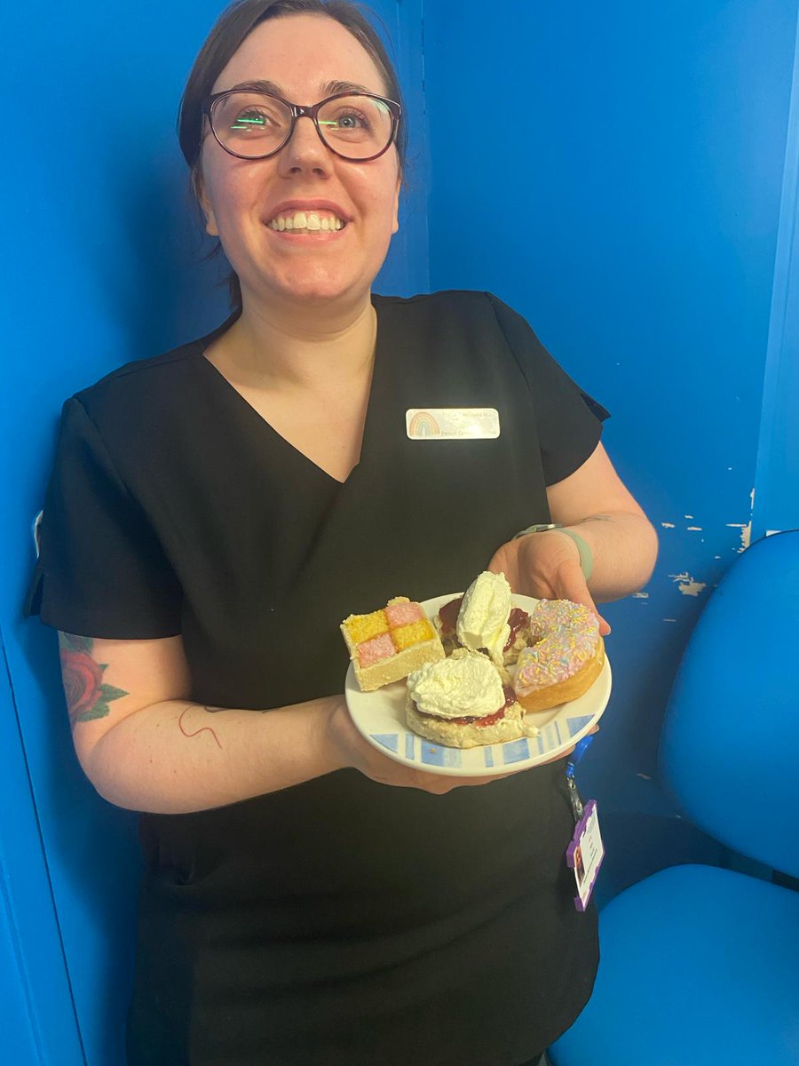 Nutrition week continues on Ward 28 @YSTeachingNHS with 'Tasty Snacks' Tuesday and 'Afternoon Tea' today! Great work team, your patients are really benefiting from all your hard work! You are all fabulous 👌 👏 @ASawyerYork @Freya1869Oliver @MYDeputyCNurses @emmageorge0411