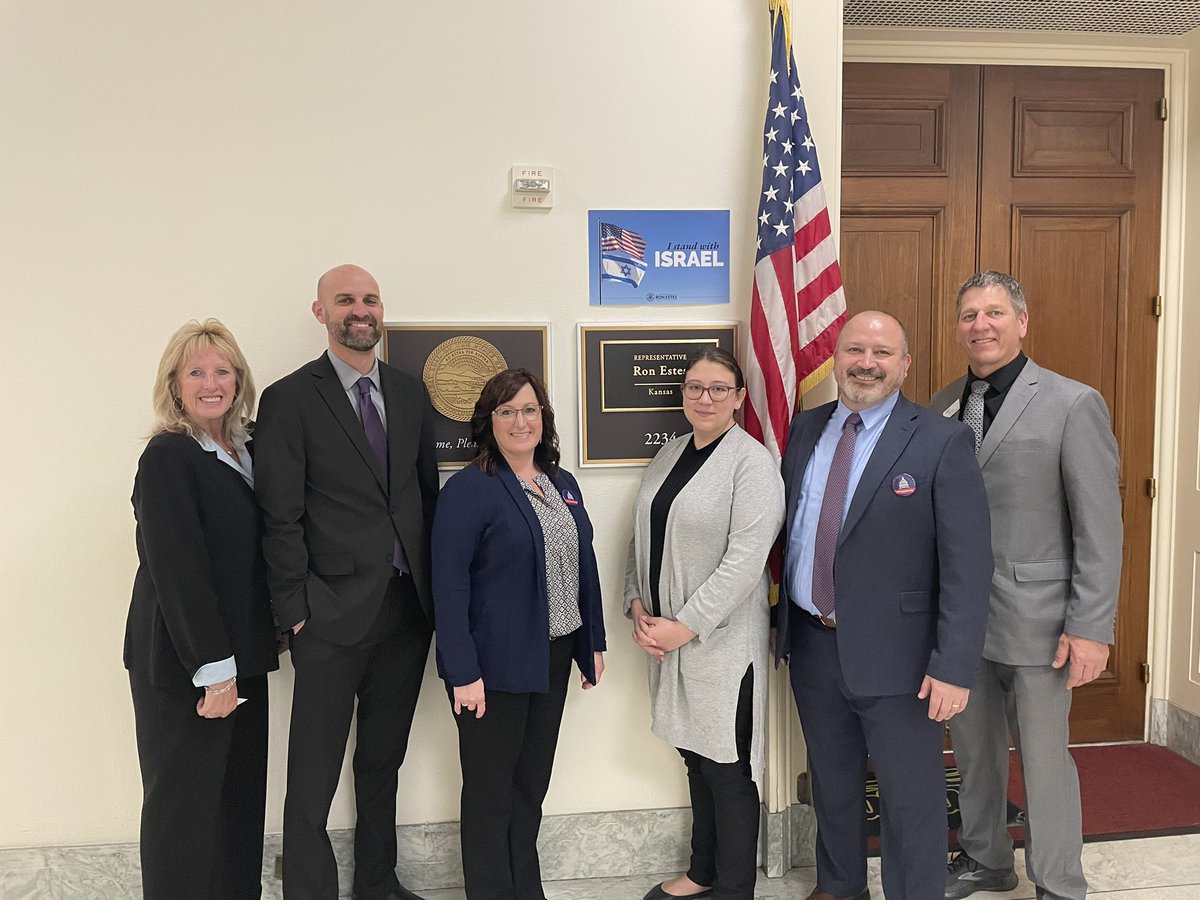 Thank you to Elizabeth from @RepRonEstes office for engaging with Kansas Principals from @NASSP & @NAESP on legislative matters affecting our schools, students, and teachers! @KSPrincipals @USAKansas @SaccoEric @LesWatso @JohnBefort #PrincipalsAdvocate