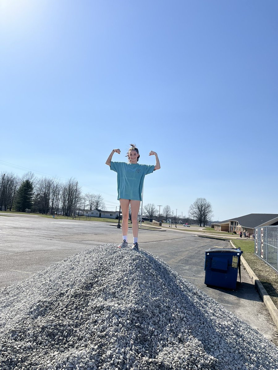 Our new track is 🔥 and our athletes were proud to help with the finishing touches🪨 💪🏽 🪣 
Full benefit ❤️🏴‍☠️👟💪🏽