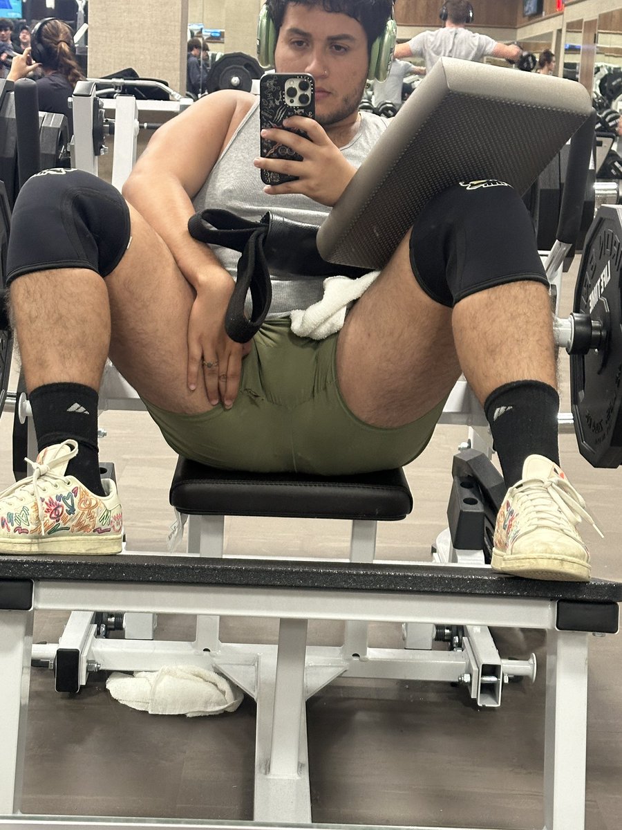 HouseofBalli's tweet photo. Uhm my shorts ripped mid workout. 😭😭😭 #gym #thickthighs #gay https://t.co/06Ae5VBmUQ