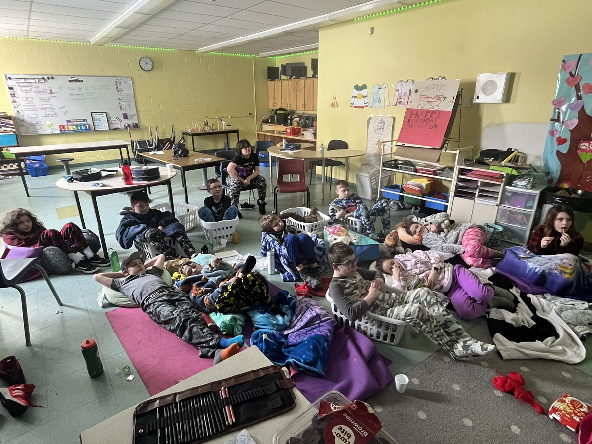 What an amazing experience!! These #swifties sold friendship bracelets during lunch for a month and raised $328 to donate to The Gathering Place for people in need! 🥰
We then ended it with some 🍕 and a 🎥 for all their hard work!! <a href="/taylorswift13/">Taylor Swift</a> <a href="/NLSchoolsCA/">NLSchools</a> <a href="/cowanelementary/">Cowan Heights School</a>