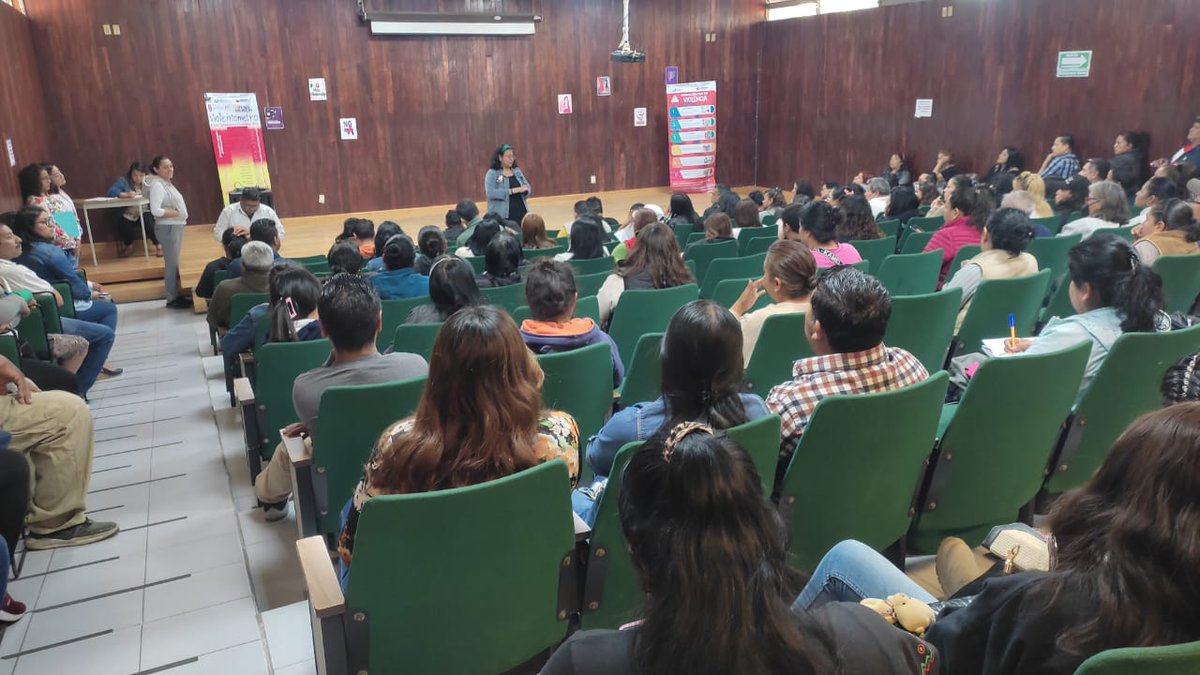 ConalepBQA's tweet photo. El día de hoy se llevó a cabo la 1ra. reunión con padres de familia de alumnos de 4to. semestre, con el objetivo de fomentar acciones que favorezcan a la realización del servicio social, Sistema Dual y reprobación.
@Conalep_Edomex
#25AñosApasionadamente
#ApasionadamenteCONALEP https://t.co/eobe6wqRDq