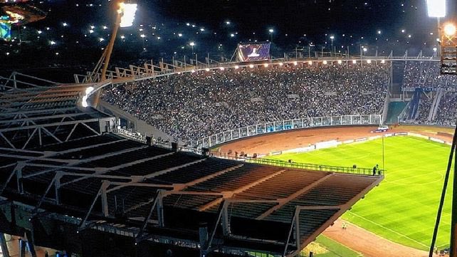 ¡Qué impresionante fenómeno popular que es #Talleres!
#River y #Estudiantes juegan una final y entre los dos, no logran meter en el #Kempes la gente que pone el Matador.
#Talleres, dueño de la Provincia y uno de los 3 grandes de la #Argentina.