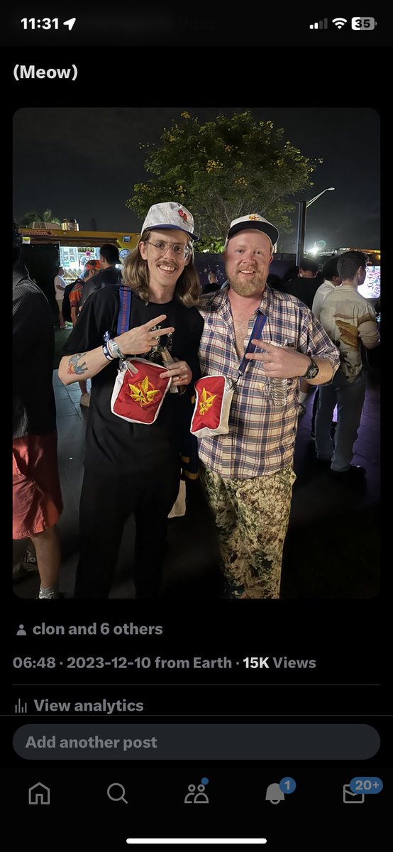 pyra_m1d's tweet photo. @TheMiamiApe Oh I’ll be there.  

Are we gonna see you out at a @Goonz_World event this year?  I’ve got a #notdrugs bag with your name on it if you do.

Y’know @cloncast approves.  He even came back for dessert. https://t.co/AyeJQ98A3l