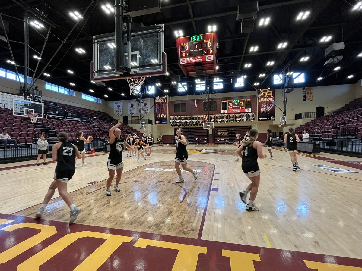 We’ve made it to New Orleans! Big thanks to Coach Mendy McNeese, Northeast TN native, for letting us practice at Pearl River Community College on our way down!