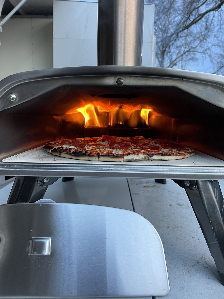 senoroukc's tweet image. Feeling blessed to spend the day with the @OUCKC and @OU_Alumni for the @OU_MBBall game! 

Now onto making pizzas - perfect end to our day! 🏀🍕 #OUCKC #OUAlumni #Basketball #PizzaTime #Big12MBB