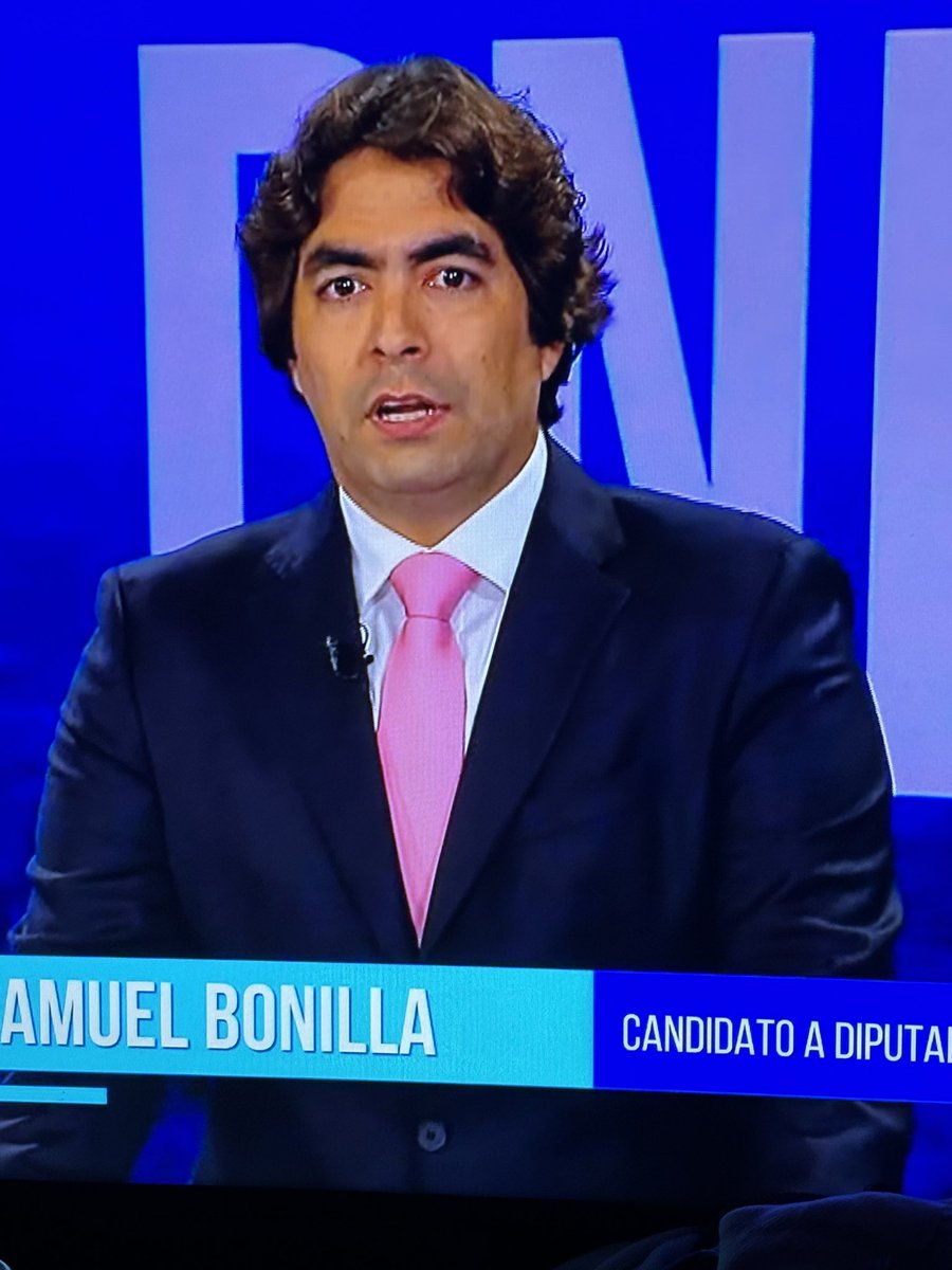 Me encanta ver a <a href="/samuel_bonillab/">Samuel Bonilla Bogaert</a> candidato a diputado por la c2 del DN en este #RDDebate, quien ha abogado precisamente por los debates obligatorios. Ojalá sea aprobado el proyecto de ley que sometió junto a <a href="/JoseHoracioR/">José Horacio Rodríguez</a> y sean organizados por la JCE
