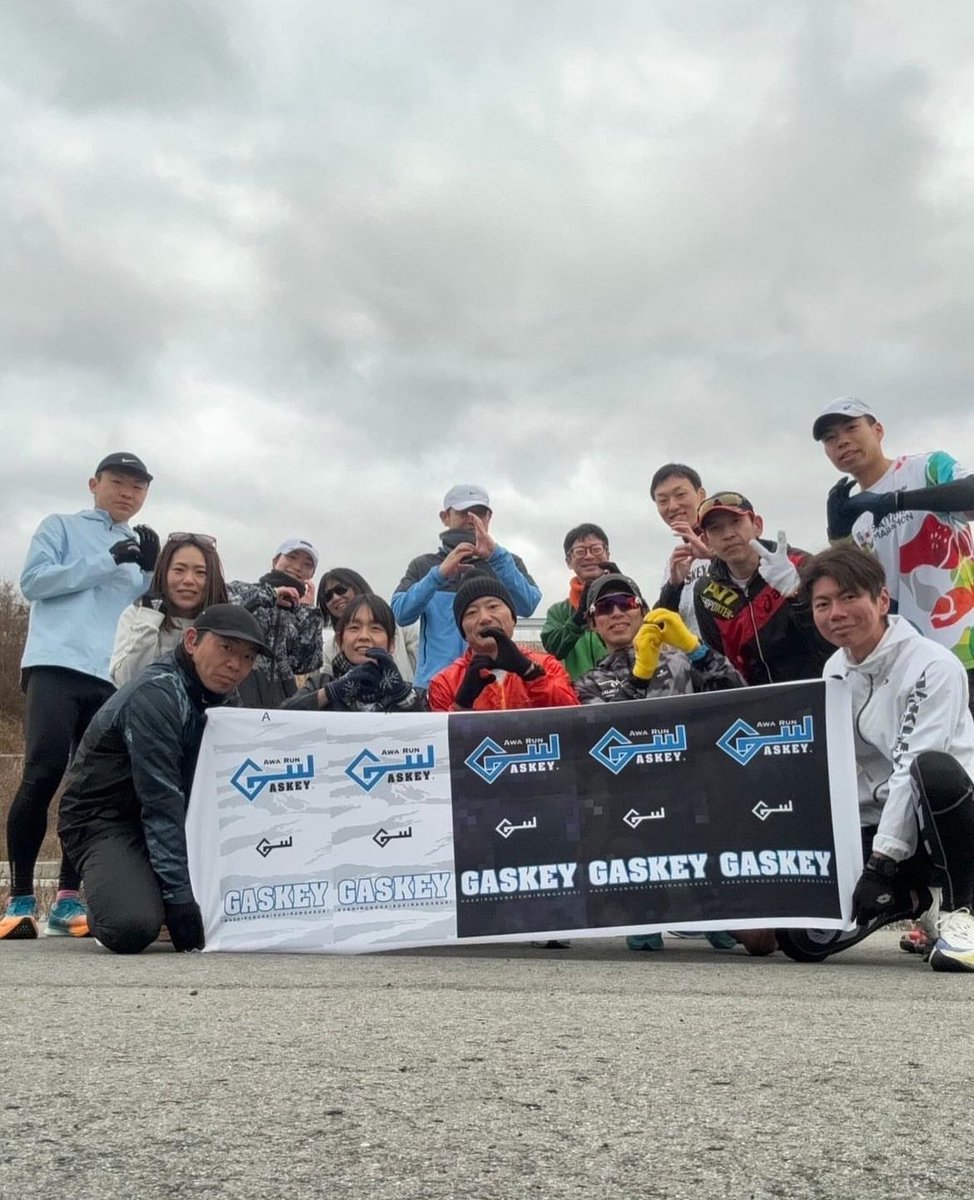awa_run_gaskey's tweet photo. 🏋🏼♂️特攻旗が出来上がりました🏋🏼♂️
・
毎週土日は特攻服を着て早朝集会を開いてます🏍️💨
この度、新しく特攻旗を作成しました 💕
レディースもビッと気合い入ってます😊🏍️
ちなみに髪の色は自由です🧕
#走るの大好きランが好き
#GASKEY https://t.co/da8ecZLQC5