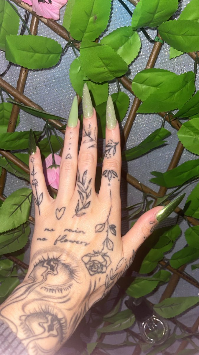 viollettskyy's tweet image. 🍀💚🐍