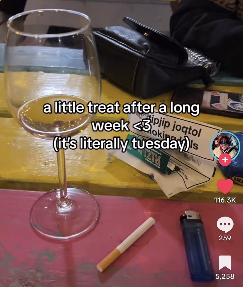 aquariusdays's tweet photo. how i’ve been living recently https://t.co/CAwDw5LfYJ