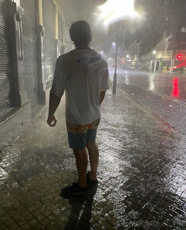 craspyyyy's tweet photo. rosario es como ciudad gotica, pero en vez de tener a batman tenemos a holder https://t.co/AO3VApzU4E