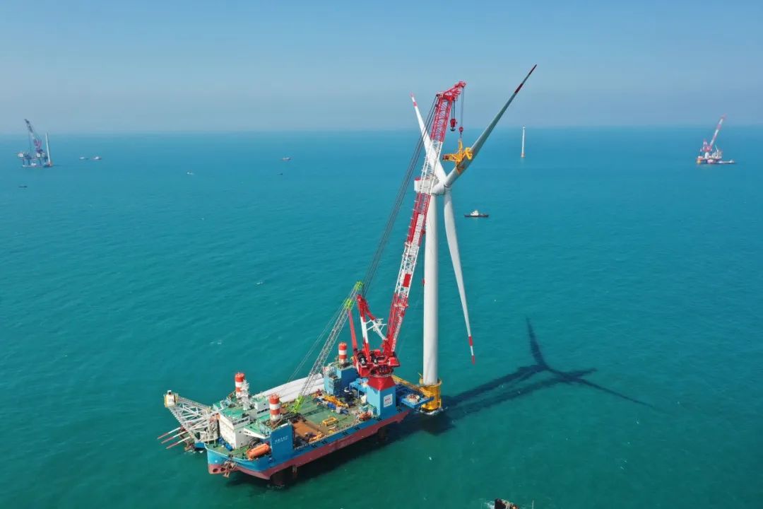 #CRCCUpdates Recently, #CRCC won the bid for China's largest offshore wind power project - the Huarun Lianjiang Outer Ocean Wind Farm. ⚡️🌪️Once completed, it is expected to generate annual electricity of 3.3 billion kilowatt-hours, injecting new green energy into the economic
