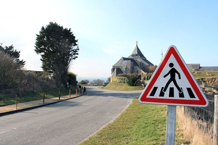 AliceMervil's tweet photo. Le nouveau logo de France Travail https://t.co/oMExKM8RH1