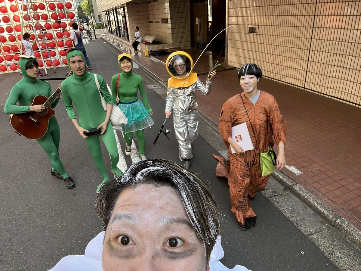 ryunosuke_kimur's tweet photo. 夢果ちゃんは昨年11月の「車いす夢のデリバリー」に参加しませんかと声をかけてくれました。図に乗りやすい僕らはここぞとばかりに楽しみ尽くしました。お客様の笑顔を間近で見られるって本当に幸せなんです。今週土曜、子どもと一緒に神田に遊びに行こうかな！#なんだかんだ4 https://t.co/uqoxpSalO4 https://t.co/2nfpyuyvaG
