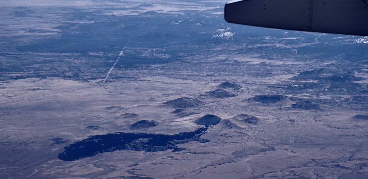 stratigraphix's tweet photo. Cinder cones of the San Francisco Volcanic field in Arizona, US 

#volcanoes #lavaflows #cindercones #scoriacones #volcanology #geology https://t.co/rW51YtYsO1