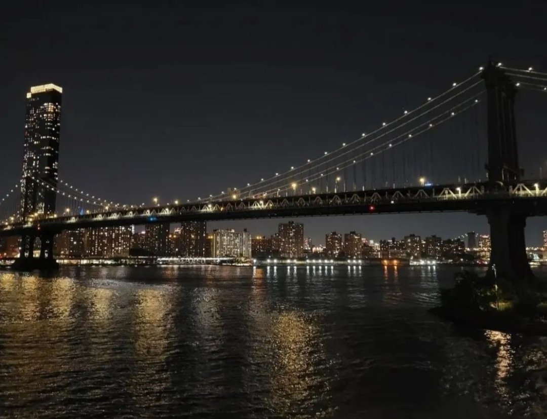 FrauLoredana's tweet photo. 10days ago.Presented a study for the 2nd time in the USA at my last international conference as a PhD student, surrounded by the stunning lights and snow-covered streets of New York.Reflecting on my PhD journey, I am amazed by the many gratifying moments I've experienced #PhDinUK https://t.co/YQhtLeAHIH
