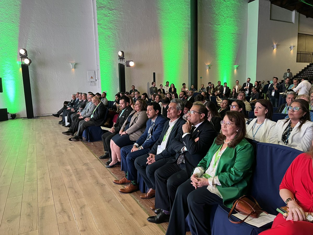 Hay abrió la gran convención internacional AGRITRADE. Maravilla d flores,frutas,vegetales,cacao y más. 40 organizaciones rurales presentes,132 empresas exportadoras,130 compradores llegaron del mundo. MAGA,RREE ,AGEXPORT, trabajando duro por el campo y el país.