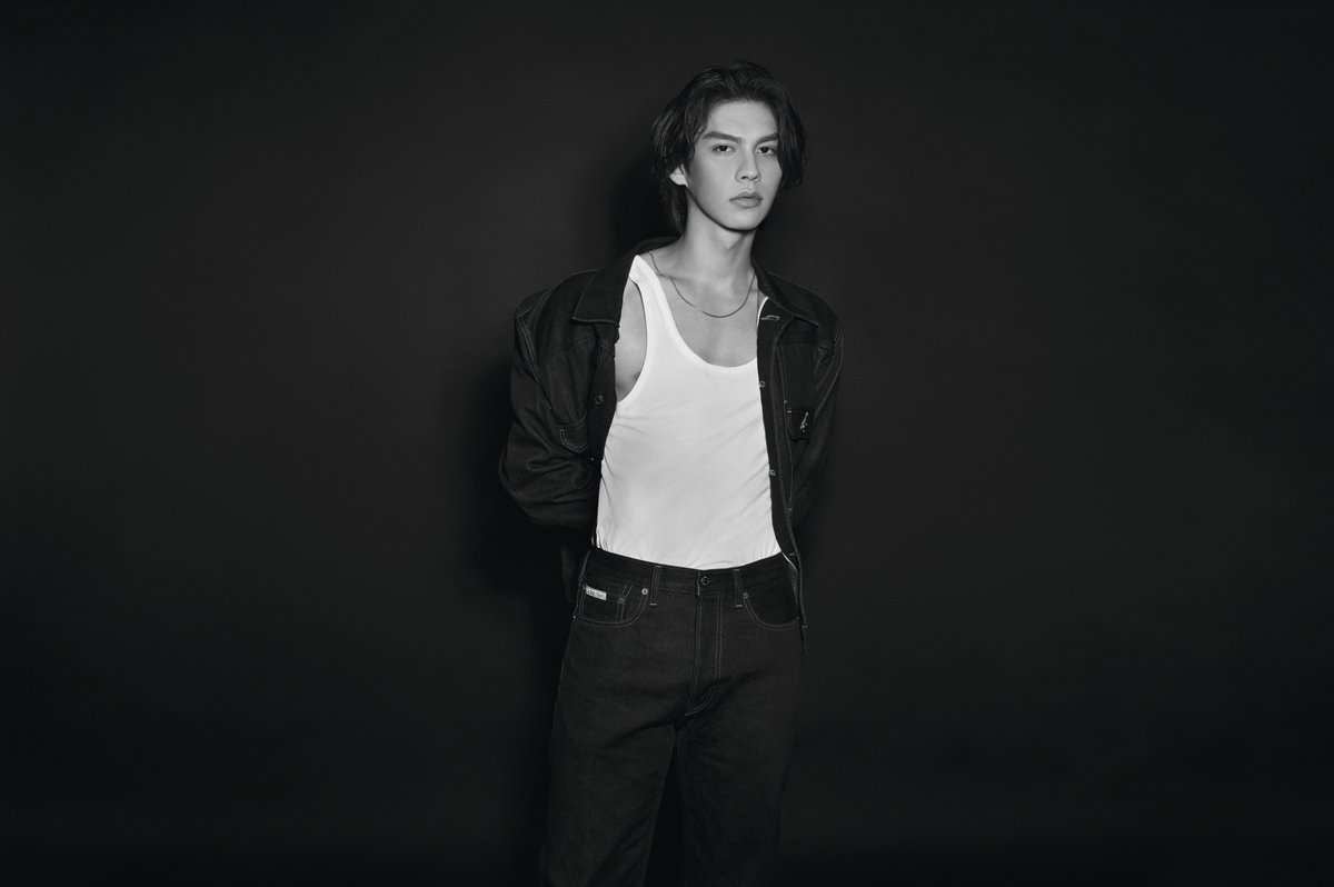 mintmag_th's tweet photo. ฮอตสู้! #ไบร์ทวชิรวิชญ์ ถ่ายทอดแคมเปญใหม่ Calvin Klein Jeans Spring 2024 พร้อมหยิบไอเท็มสะท้อนความคลาสสิก ผสมผสานกับความโมเดิร์น และความสดใสออกมาในแบบฉบับของหนุ่มไบร์ท💚

📸ชมภาพ https://t.co/G3fONYyTOi

#CalvinKleinxBright
#bbrightvc 
#mycalvins
#CalvinKleinTH
#MintNews https://t.co/LtIqbbuF0T