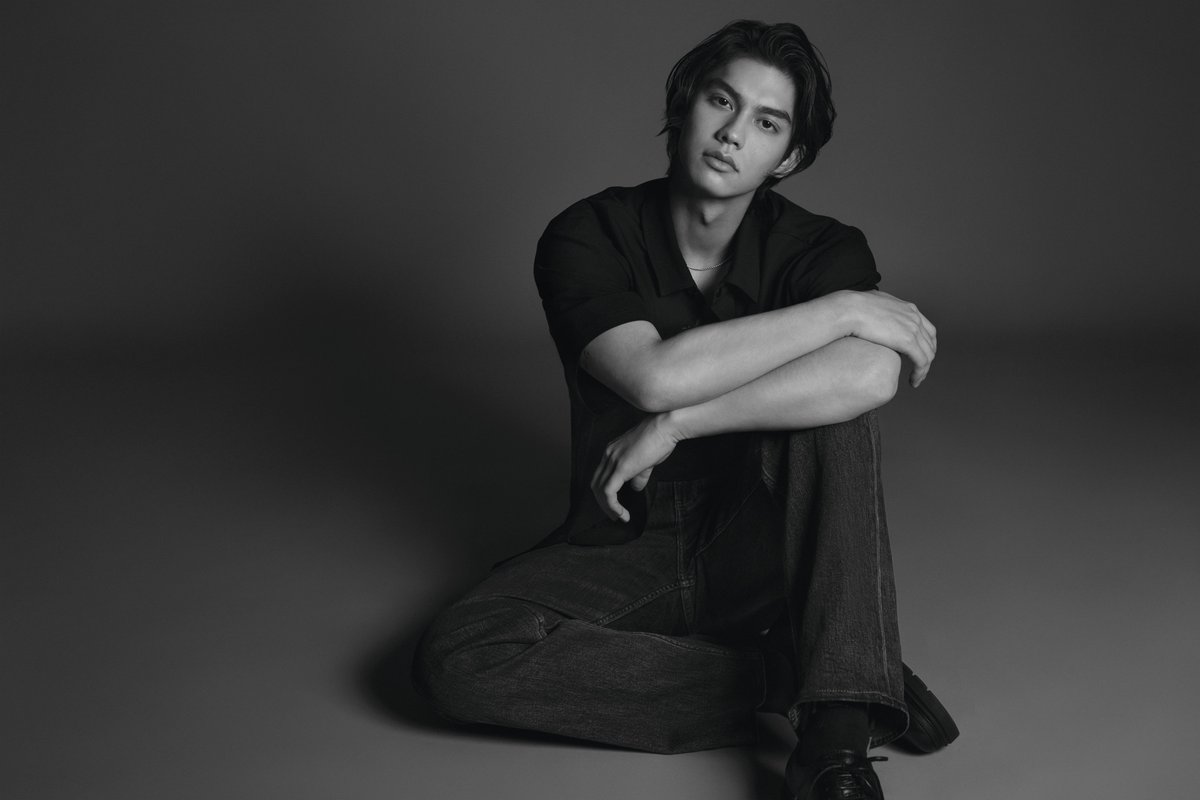 mintmag_th's tweet photo. ฮอตสู้! #ไบร์ทวชิรวิชญ์ ถ่ายทอดแคมเปญใหม่ Calvin Klein Jeans Spring 2024 พร้อมหยิบไอเท็มสะท้อนความคลาสสิก ผสมผสานกับความโมเดิร์น และความสดใสออกมาในแบบฉบับของหนุ่มไบร์ท💚

📸ชมภาพ https://t.co/G3fONYyTOi

#CalvinKleinxBright
#bbrightvc 
#mycalvins
#CalvinKleinTH
#MintNews https://t.co/LtIqbbuF0T