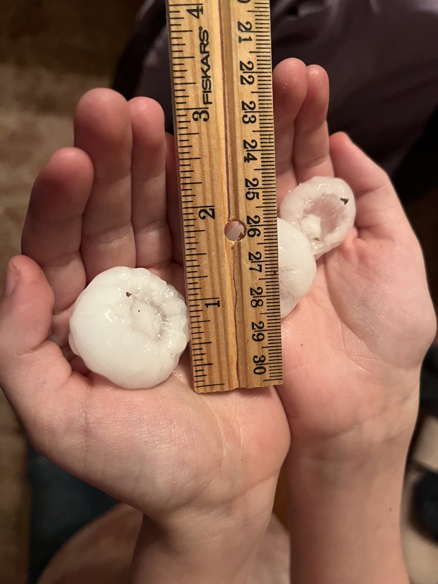 First storm of the season (and the equinox isn’t until next Tuesday) with the biggest hail we’ve seen in many moons in Bonner Springs! ⁦<a href="/NWSKansasCity/">NWS Kansas City</a>⁩ ⁦<a href="/fox4wx/">Fox 4 Weather KC</a>⁩