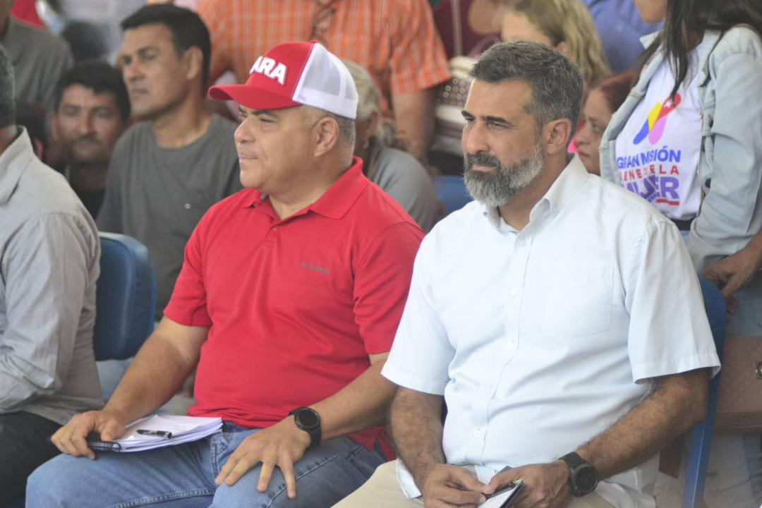 gobiernodelara's tweet image. #13Mar Desde la ciudad de Carora Guy Vernáez, Ministro del P.P. para Comunas y Movimientos Sociales, junto al Gobernador @AdolfoP_Oficial encabezaron una nueva jornada de asambleas populares con mas de 500 comuneros y comuneras, rumbo a la Consulta Popular 2024.
#RumboAlFuturo