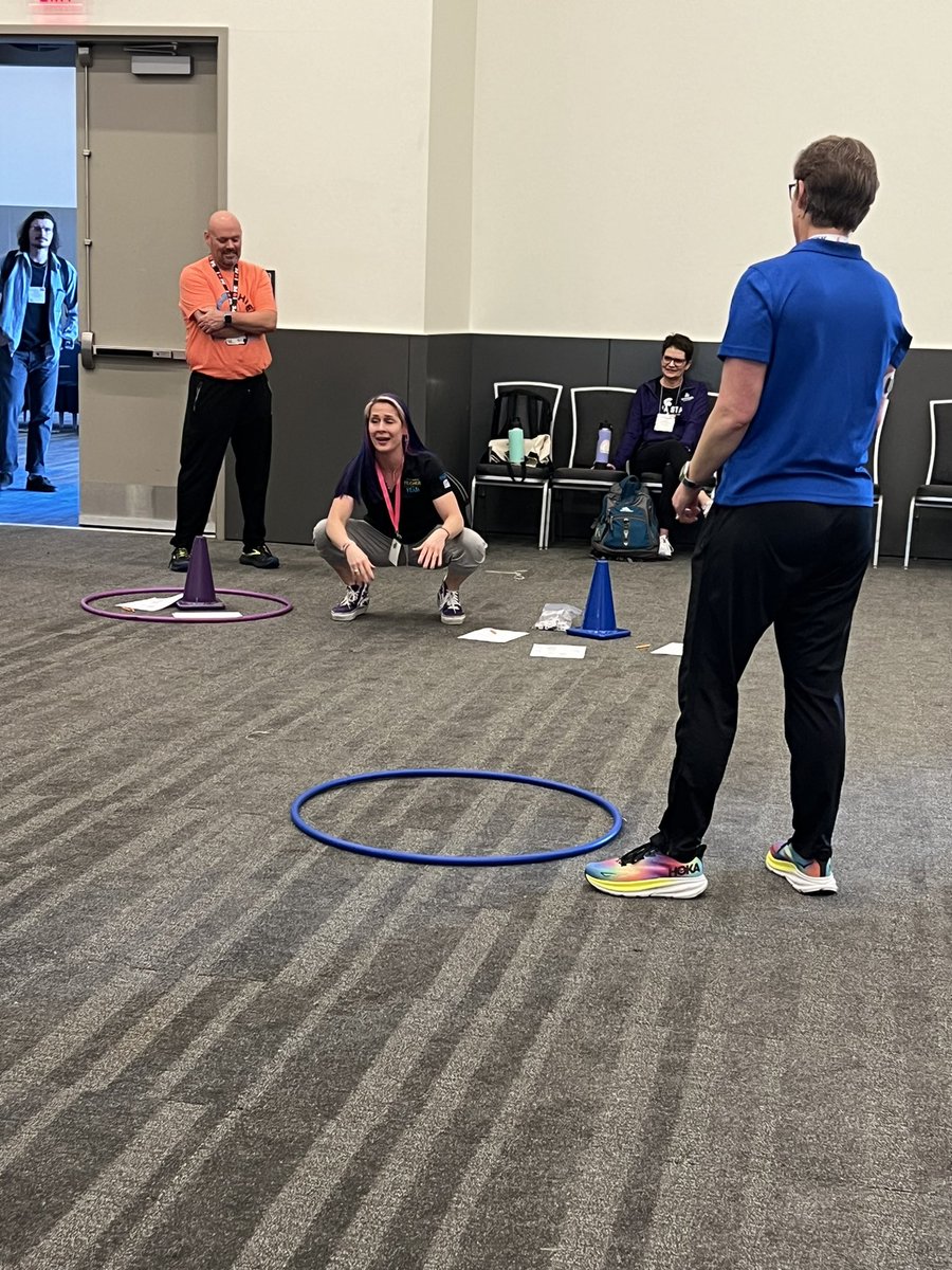 Active Art: Visual Arts in Physical Education with @superdanpe & @BolgersPowerPE So talented…Come to Room 26BC to join the fun #SHAPECleveland @SHAPE_America