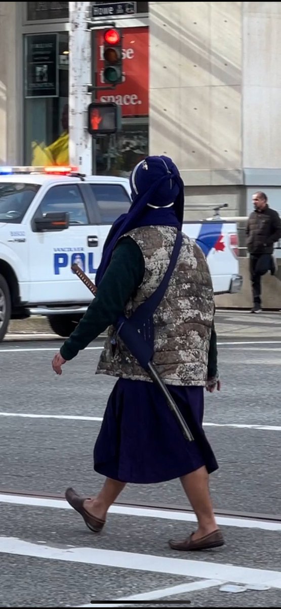 In #Canada you can legally walk around with swords and daggers in public with full face covering if you are a #Khalistani but regular #Canadian can’t carry a pepper spray . @JustinTrudeau government thinks their lives are more valuable than ours #Trudeau #KateGate #Ramadan #BC