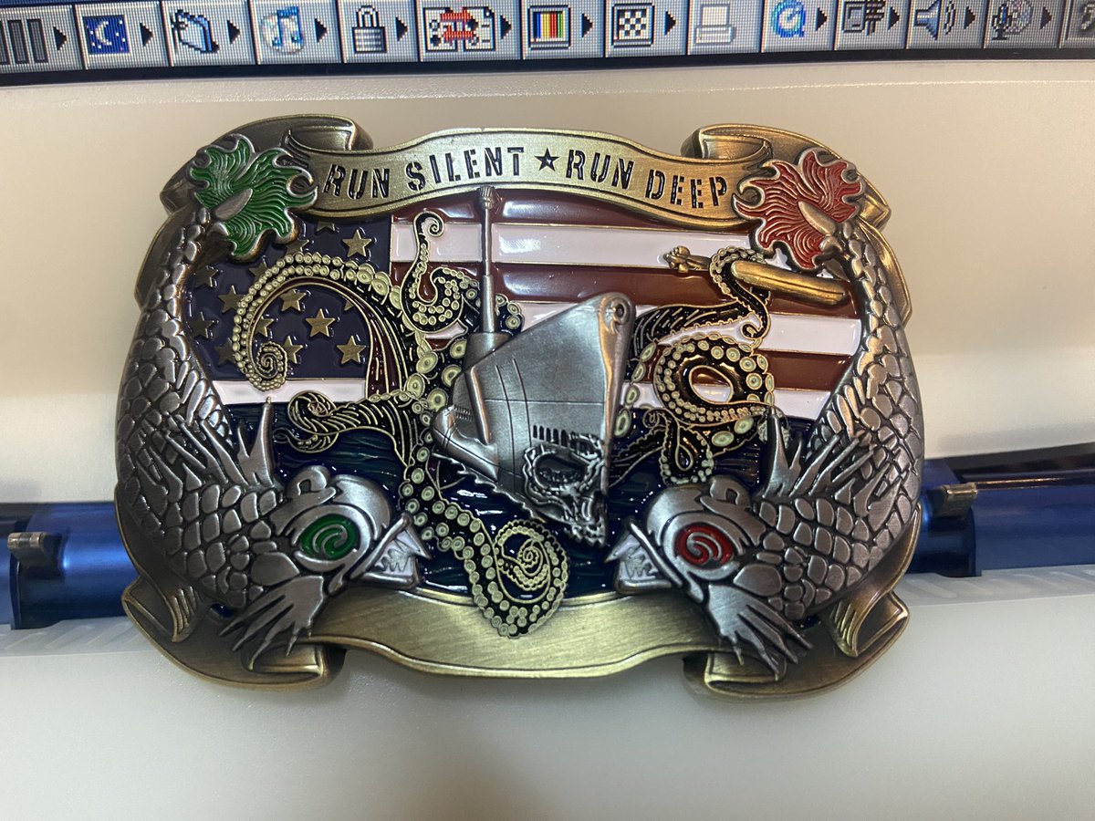 Mail call!!! Now that’s a belt buckle!

#USNavy #Silentservice #SubWednesday